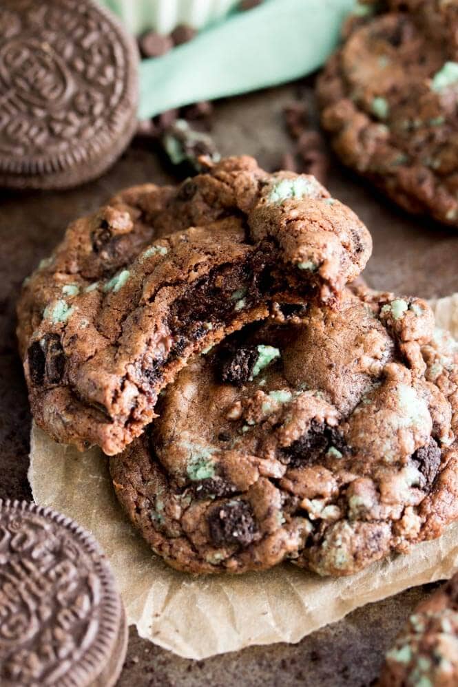 chocolate-mint-oreo-cookies.jpg