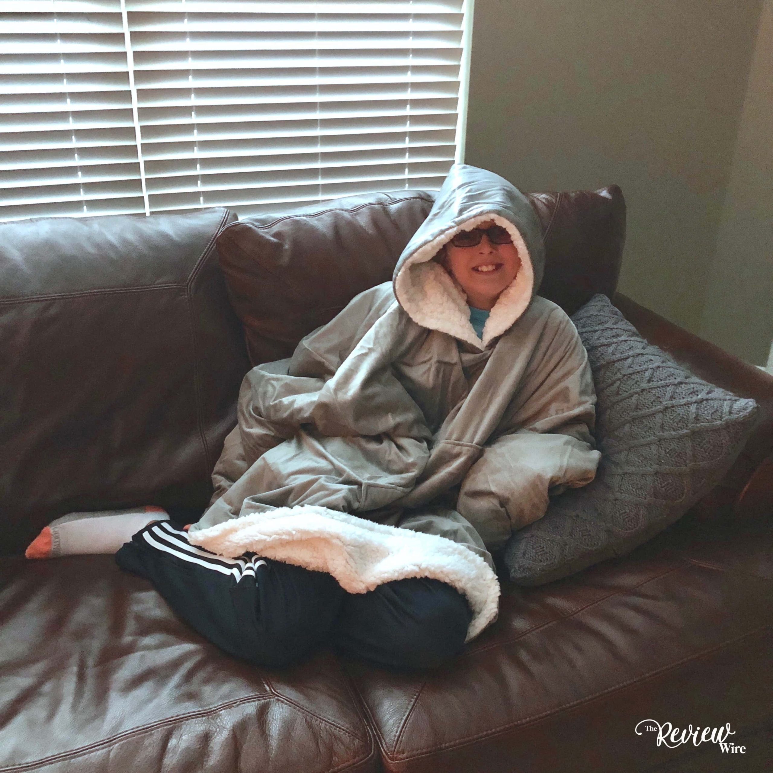 The Original Comfy: Sherpa Blanket/Sweatshirt 1 The Review Wire Holiday Guide 2018: The Comfy