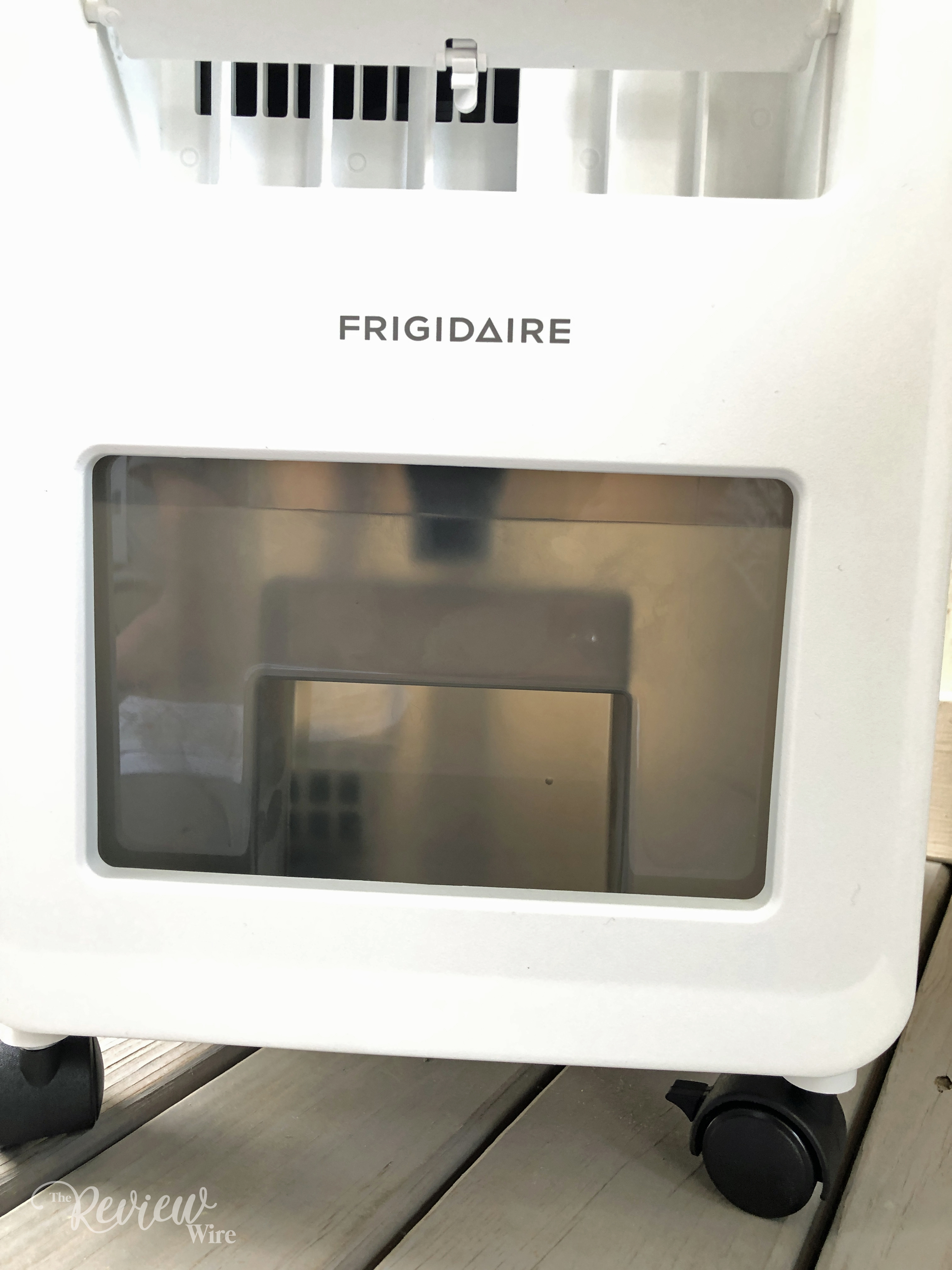 The Review Wire - Water Tank in the Frigidaire 2-in-1 Personal Evaporative Air Cooler and Fan