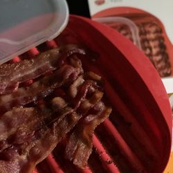 The Review Wire 2019 Holiday Gift Guide: Lékué Microwave Bacon Cooker