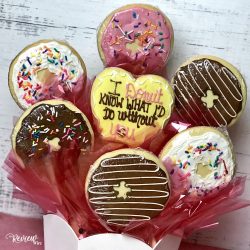 The Review Wire Valentine Guide 2020: Sprinkled with Love Cookie Bouquet