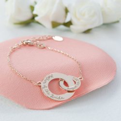Personalized Interlocking Circle Bracelet with Intertwined Rings