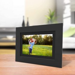 The Review Wire Summer Guide: PhotoShare Friends and Family Smart Frame