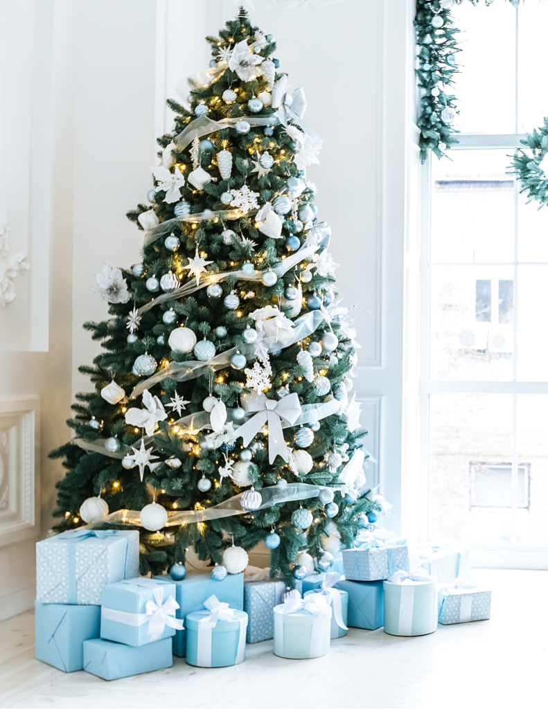 How to Pick the Best Artificial Christmas Tree For Your Space