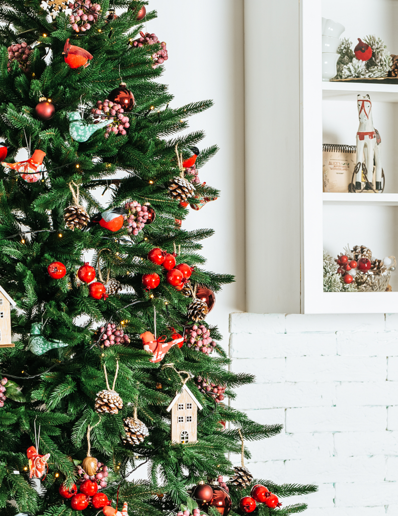 How to Pick the Best Artificial Christmas Tree For Your Space