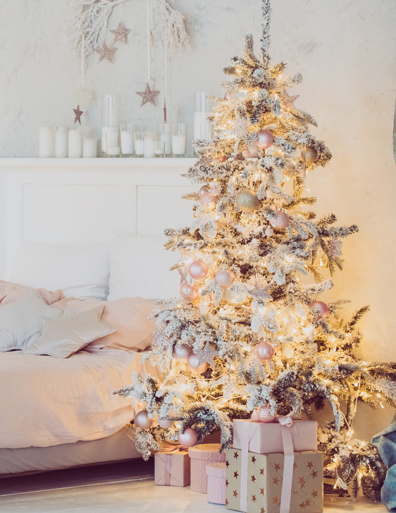 How to Pick the Best Artificial Christmas Tree For Your Space